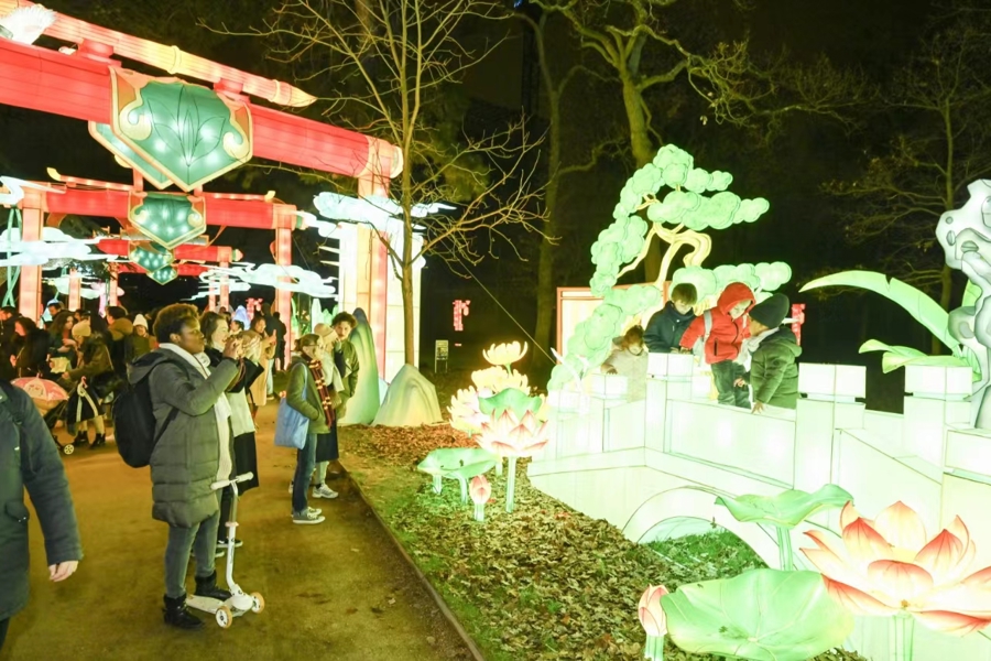 中法建交60周年暨中法文旅年活動啟幕 法國豫園燈會點(diǎn)亮“吉祥龍”