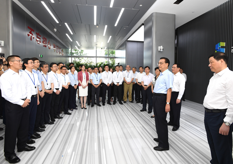 李克強(qiáng)在上海考察強(qiáng)調(diào)抓住新機(jī)遇，對標(biāo)國際先進(jìn)水平