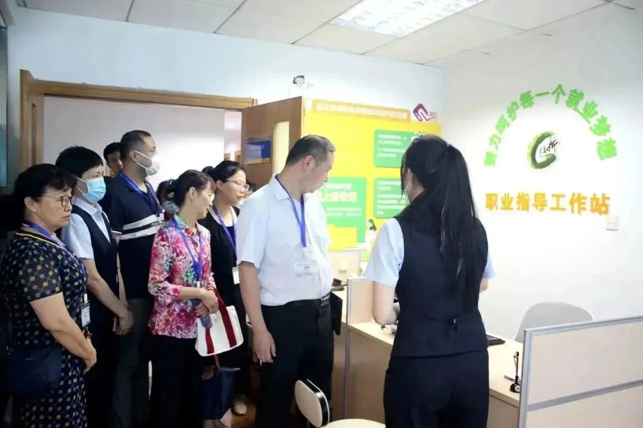 共建透明政務(wù) 共享發(fā)展成果——新涇鎮(zhèn)社區(qū)事務(wù)受理服務(wù)中心政府開放月活動(dòng)4.jpg