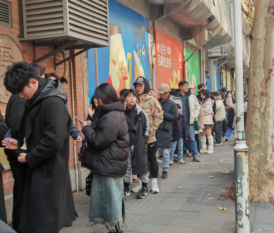 新天地大韓民國臨時政府舊址前，購票的韓國游客排起長隊。李寶花 攝.jpg