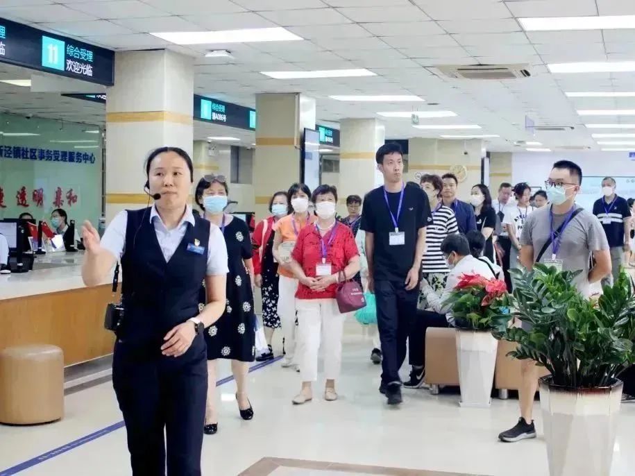 共建透明政務(wù) 共享發(fā)展成果——新涇鎮(zhèn)社區(qū)事務(wù)受理服務(wù)中心政府開放月活動(dòng)2.jpg