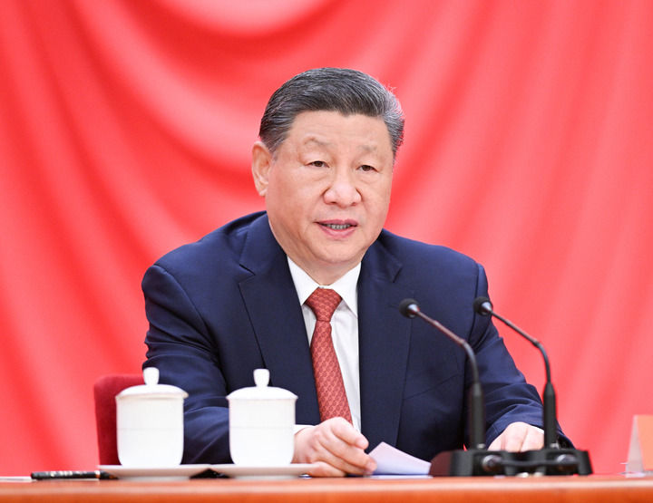 4月28日，慶祝中華全國(guó)總工會(huì)成立100周年暨全國(guó)勞動(dòng)模范和先進(jìn)工作者表彰大會(huì)在北京人民大會(huì)堂隆重舉行。中共中央總書記、國(guó)家主席、中央軍委主席習(xí)近平出席大會(huì)并發(fā)表重要講話。.jpg